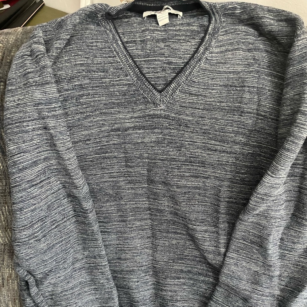 Mens XL sweater V neck